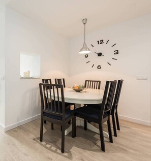 Dining - MODERN APT WITH IDEAL LOCATION NEXT TO ATOCHA STATION (Madrid)