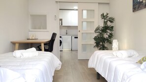 3 bedrooms, iron/ironing board, free WiFi, bed sheets - MODERN APT WITH IDEAL LOCATION NEXT TO ATOCHA STATION (Madrid)