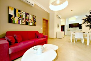 TV - LUXURY APARTMENT WITH POOL (Sliema)