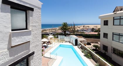 Apartamento nuevo con vista directa al mar para relajarse