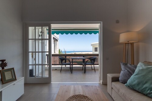 New apartment with direct sea view to relax