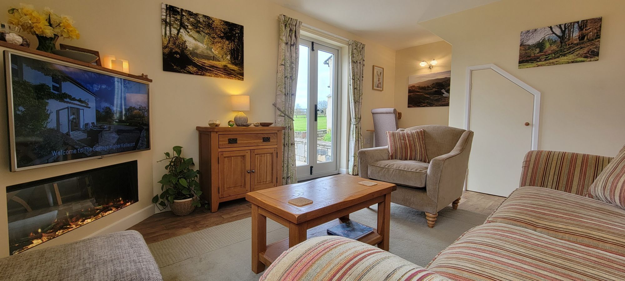 Smart TV, fireplace, DVD player, ping pong