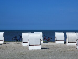 Plage à proximité, chaises longues