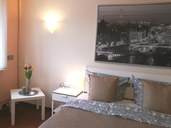 1 غرفة نوم ومكواة/لوح كي وواي فاي مجانًا وملاءات أسرّة