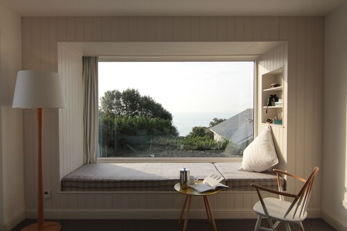 Luxury, Stylish Home, With Garden, Sea Views and Parking.