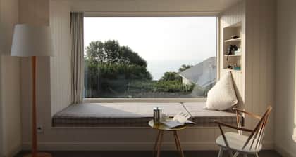 Luxury, Stylish Home, With Garden, Sea Views and Parking.