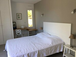 4 bedrooms, desk, iron/ironing board, travel cot