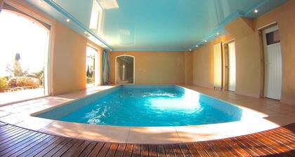 Villa klimatisiert, geheiztes Innen-Schwimmbad, Paradis für Kinder, WIFI