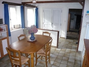 Dining - In a quiet hamlet, 3* GÎTE 10 minutes from ANGERS, (Internet by fiber). (Mûrs-Erigné)