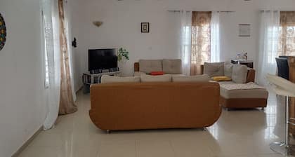 Cotonou: House with garden