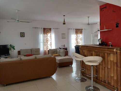 Cotonou: House with garden