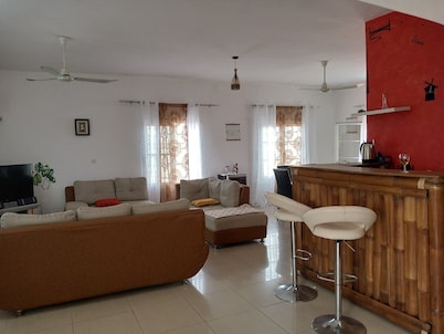 Cotonou: House with garden