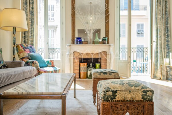 TV - Boeme 3 bedroom apartment VRBO (Nice)