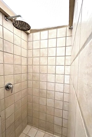 Hair dryer, towels, soap, toilet paper - IN THE HEART OF THE HISTORIC CENTER, BONIFACIAN APARTMENT FOR 2-3 PEOPLE (Bonifacio)