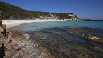 Una spiaggia nelle vicinanze