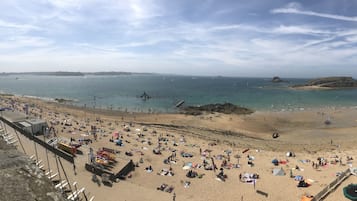 Perto da praia, toalhas de praia