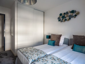 2 bedrooms, iron/ironing board, free WiFi, bed sheets