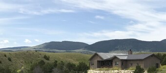 Juniper House-Located south of Ennis on 9 acres, views of the Madison Valley