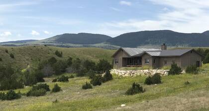 Juniper House-Located south of Ennis on 9 acres, views of the Madison Valley