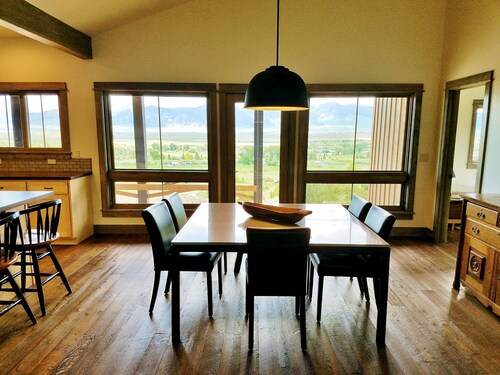 Juniper House-Located south of Ennis on 9 acres, views of the Madison Valley