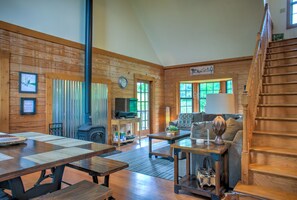 Interior - Glade Mtn Top Retreat | Hot Tub, Trails, 4,500ft Views + Biltmore Pass (Canton)