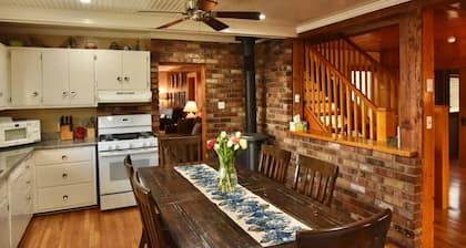 The McCloud Vacation Home on Mt. Shasta Sleeps 10+