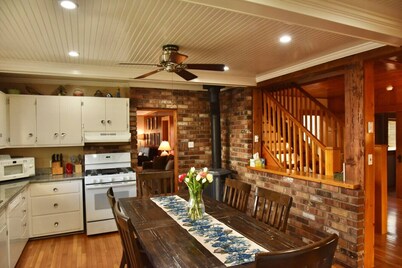 The McCloud Vacation Home on Mt. Shasta Sleeps 10+