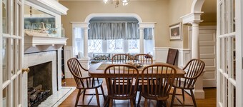 The Heart Of Jackson Street, Steps To Shopping, Restaurants And The Beach