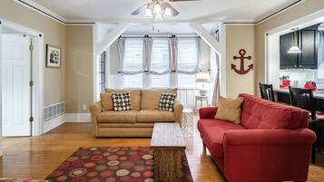 TV connectée, lecteur de DVD, livres