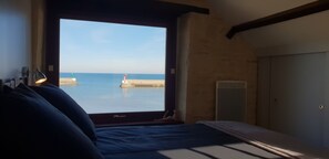 3 chambres, coffres-forts dans les chambres, fer et planche à repasser