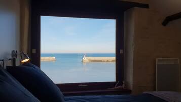 3 chambres, coffres-forts dans les chambres, fer et planche Ă repasser