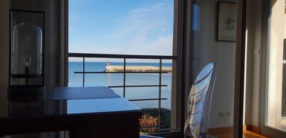 HOUSE 4 * SEA VIEW TERRACE SEASIDE NORMANDY CALVADOS BEACH OMAHA BEACH 