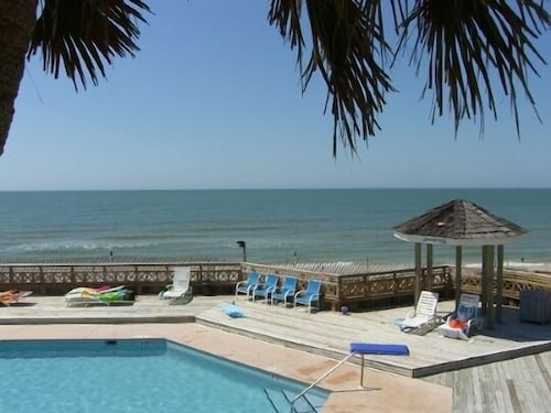 FUNSEEKER- 5 STAR PROPERTY! 49 SEC TO BCH. GULF VIEW & PETS OK 
