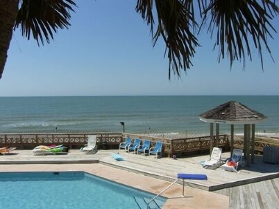 FUNSEEKER- 5 STAR PROPERTY! 49 SEC TO BCH. GULF VIEW & PETS OK 