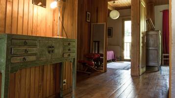 5 habitaciones, tabla de planchar con plancha y wifi gratis