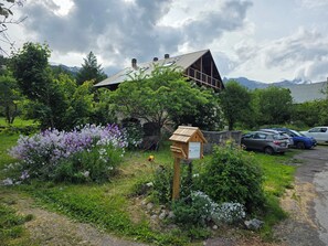 Property grounds - Lou Touloundé: Chalet for 10 people in Puy St Vincent 150 m from the slopes (Puy-Saint-Vincent)