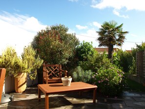 Terrace/patio - Beautiful Fisherman's House "Between Ocean and Garden". (Les Sables-D'olonne)