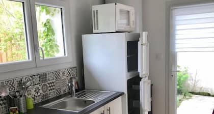 Small Charming House Very Quiet For 4 people near the beach