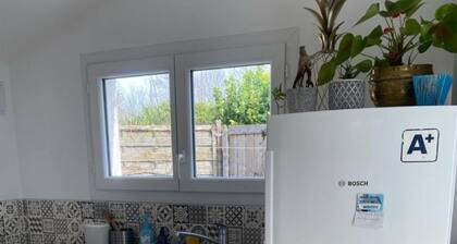 Small Charming House Very Quiet For 4 people near the beach