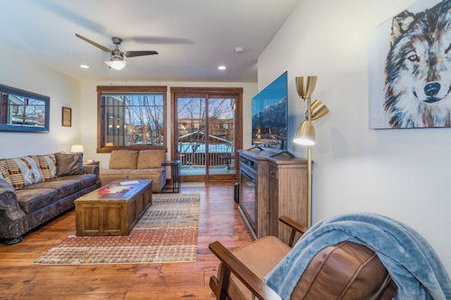 Immaculate condo in the heart of downtown Whitefish