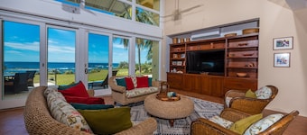 Ocean Front Elegance in Playa Negra, CASA SOMOS UNO
