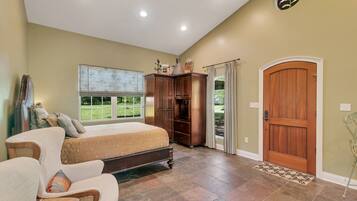 1 slaapkamer, een strijkplank/strijkijzer, gratis wifi, beddengoed