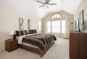 4 makuuhuonetta, silitysrauta/-lauta, Wi-Fi, vuodevaatteet