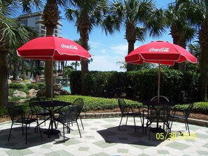 Outdoor dining - Edgewater Beach Resort, Ocean Front, 2 BR,2 Bath, 7-4 to 7-11  Discounted Rate (Panama City Beach)