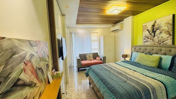 1 bedroom, in-room safe, free WiFi, bed sheets