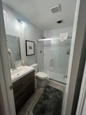 Combined shower/tub, hair dryer, towels, soap