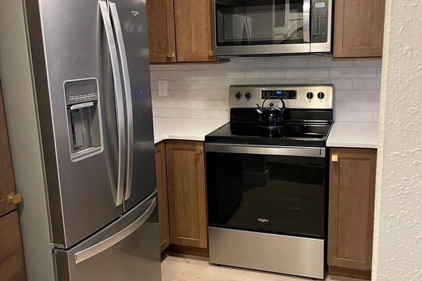 Frigorífic, microones, forn i placa de cuina