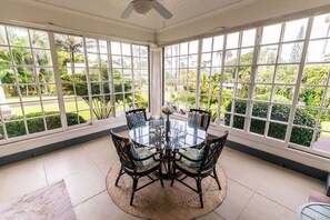 Dining - Grand Historic Hilo House (Hilo)