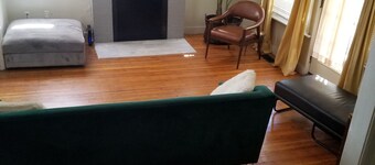 Cozy Urban Retreat in Rochester 7-10 min to Airport, UofR, Downtown, Eastman