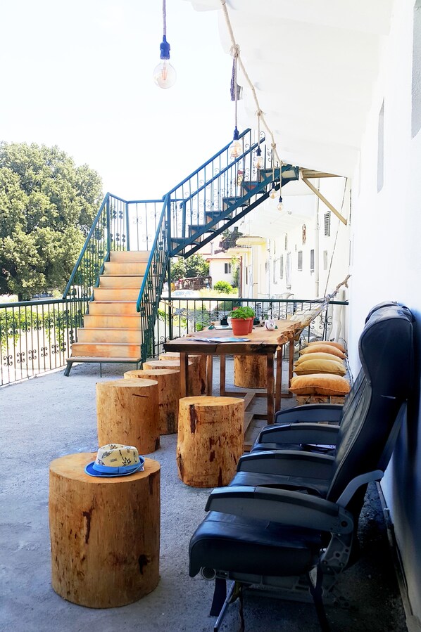 Terrace/patio - Oludeniz Hostel (Fethiye)